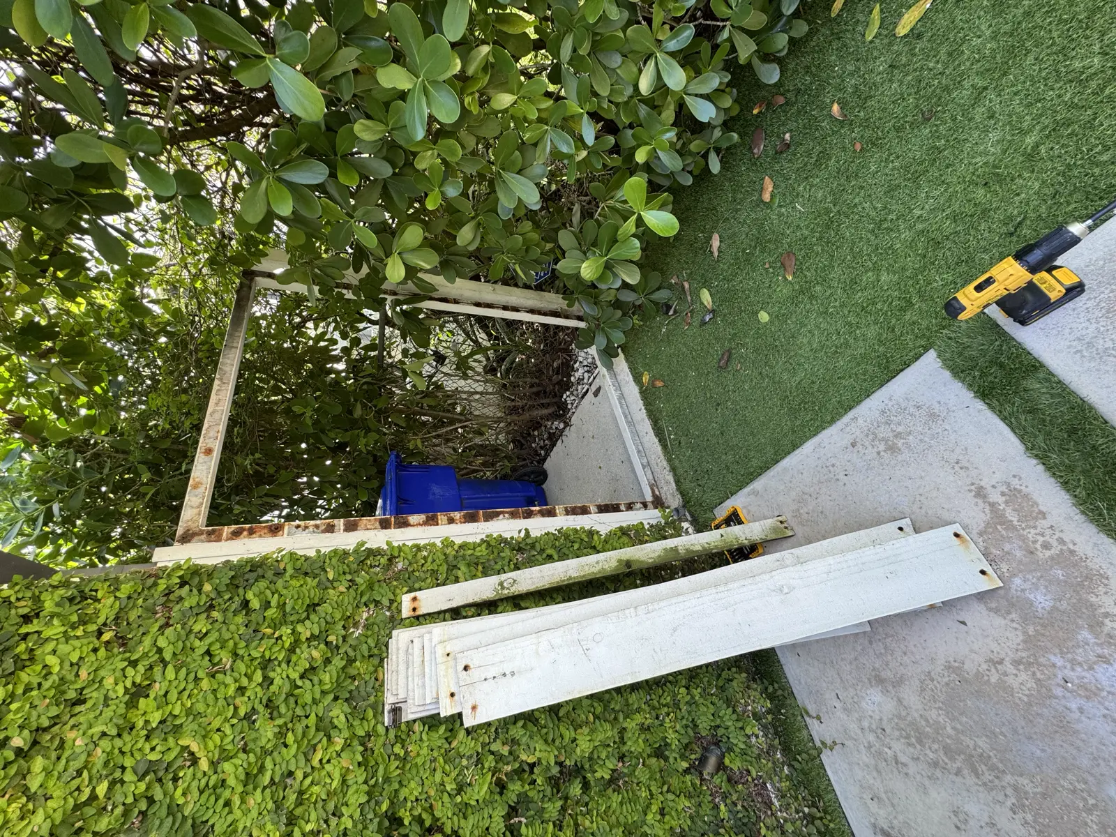 Wood Fence Repair and Painting, handyman services project photo 7